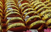 Cuối ngày 17-2, giá vàng miếng SJC, vàng nhẫn biến động lạ so với giá thế giới