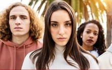 Gen Z lên TikTok rủ nhau 'nghỉ hưu ngắn hạn' thay vì chờ đến già mới nghỉ