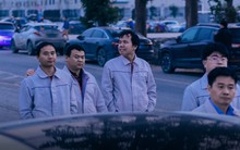 Những công nhân "sống mòn" xây giấc mơ xe điện Trung Quốc: Xe lăn bánh trên đường, đời lạc trôi về đâu?