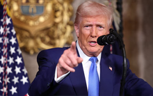 Vừa áp thuế sắt thép, ông Donald Trump lại dọa đánh thuế 25% lên ô tô, chip điện tử và dược phẩm từ tháng 4