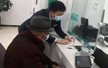 Biết khách hàng bị lừa đảo, nhân viên ngân hàng vẫn lập lệnh chuyển hơn 200 triệu đồng, cuối cùng lại được tuyên dương, khen thưởng