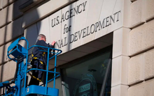 Các cơ quan chính phủ Mỹ 'căng như dây đàn': Gần 13.000 người phải nghỉ việc chỉ trong 1 tháng, nhiều tổ chức không còn tiền để trả lương nhân viên