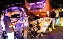 Kinh hãi hình ảnh ô tô 7 chỗ bị 2 xe khách ‘kẹp’ bẹp dúm trên cao tốc Phan Thiết - Dầu Giây