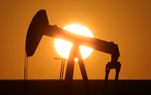 Bị tẩy chay khắp các cảng, Nga và Iran khai phá ‘thiên đường’ cho dầu thô: Hàng triệu thùng dầu được dỡ hàng, Trung Quốc hưởng lợi lớn