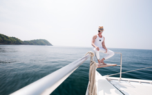 Chi 2,5 tỷ đồng/năm sống trên du thuyền, sau 25 năm đặt chân xuống đất liền mới phát hiện 1 điều suýt ngã quỵ