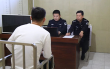 Rà soát toàn hệ thống ngân hàng phát hiện cụ ông 70 tuổi giao dịch 37 tỷ đồng trong 2 tháng, cảnh sát phanh phui chiêu thức lừa đảo tinh vi