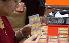 Nhà đầu tư nên làm gì khi giá vàng liên tục lập đỉnh lịch sử?