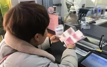 Người phụ nữ mang 150 triệu đồng đi gửi tiết kiệm nhưng giao dịch viên đếm nhầm thành 170 triệu đồng, tòa án phán quyết: Cả hai đều có lỗi