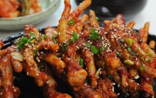 Bị coi là phế phẩm, một bộ phận của con gà lại giúp Mỹ kiếm về hàng tỷ USD từ Trung Quốc - Là đồ ăn vặt hot trend được giới trẻ Việt ưa thích