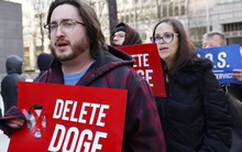 Tổng thống Donald Trump lên tiếng bảo vệ tỉ phú Musk, tạo thêm "đặc quyền"