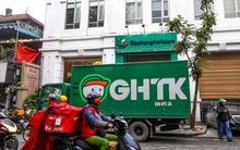 Mặt tiền có giá thuê 90 - 150 triệu đồng/tháng trở thành 'cứ địa' của kho hàng Shopee, Giao Hàng Tiết Kiệm, Viettel Post… trong khi shop bán lẻ rút về ngõ nhỏ