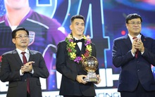 Vừa rước giải Quả bóng vàng, Nguyễn Tiến Linh đã dành toàn bộ tiền thưởng làm từ thiện ngay trong đêm: “Công danh là để cống hiến”