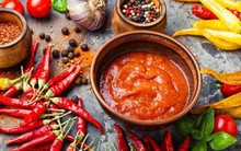 Một doanh nghiệp bán tương ớt, nước mắm sắp chốt ngày trả cổ tức 50% bằng tiền, thị giá vượt 300.000 đồng lên sát đỉnh lịch sử