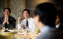 Lãnh đạo về hưu tiết lộ: Từ bàn ăn cũng có thể đánh giá EQ, người có 4 hành động này thường khó thăng tiến