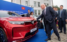 Thủ tướng New Zealand đích thân cầm lái VinFast VF9, "mách nước" tỷ phú Phạm Nhật Vượng cách bán chạy xe điện
