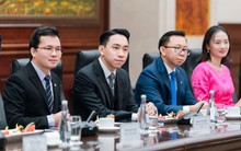 Hai con trai của tỷ phú Phạm Nhật Vượng tiếp đón Thủ tướng New Zealand, xe VinFast nhận cơn mưa lời khen