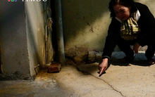 Xuất hiện vết nứt bất thường, di dời khẩn cấp 11 hộ dân tại ngõ 7 phố Giang Văn Minh trong đêm