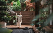 Nữ giáo sư tìm bình yên giữa phố thị với căn biệt thự rộng 400m2: Chỉ dọn dẹp sân vườn mỗi ngày cũng thấy vui