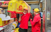 Bánh thần tài, heo quay cúng khai trương "cháy hàng" trong ngày mùng 6