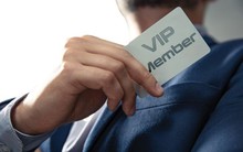 Ra Tết nhiều tiền, để ở ngân hàng nào dễ được thăng hạng thành khách VIP?