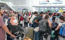 Dòng người ùn ùn rời Đà Nẵng