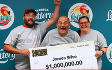 Có phải những người trúng xổ số 'đỏ' về tài chính nhưng 'đen' về đường đời?