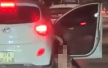 Vụ người phụ nữ không mặc quần áo văng khỏi xe ôtô: Người trong cuộc khai gì?