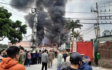 Cháy lớn tại công ty giấy ở Bắc Ninh khiến người dân hoảng sợ