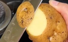 Cầm 1 củ khoai tây đặt lên bàn bếp, tôi tiếc ròng vì 30 năm trên đời không biết làm điều này sớm hơn