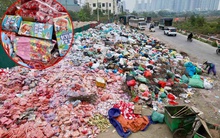 Núi rác thải bánh kẹo ở La Phù: Hãi hùng hàng tấn đồ ăn trẻ em ưa thích, đang truy tìm người đổ thải