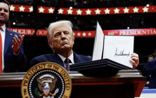 Sắc lệnh loại bỏ quyền công dân tự động của Tổng thống Trump tiếp tục bị chặn