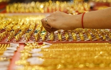 Chiều nay, giá vàng tiếp tục lao dốc mạnh, mất mốc 90 triệu đồng/lượng bất chấp vàng thế giới neo cao