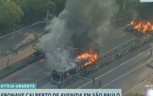 Máy bay lao xuống xe buýt ở Brazil, khói lửa dữ dội