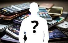 Chưa từng có: 1 nam ca sĩ hốt hoảng vì mất điện thoại, có gì bên trong mà treo thưởng gần 9 triệu đồng?