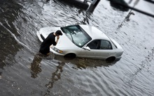 Người đàn ông mua bảo hiểm 4 năm, khi ô tô ngập nước, thiệt hại hơn 200 triệu đồng, lại không được bồi thường: Toà án khẳng định đã làm đúng luật