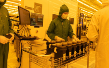 Số phận một ngành công nghiệp trị giá 40 tỷ USD phụ thuộc vào một tia laser nhỏ hơn hạt muối