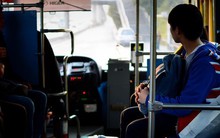 Vượt 300km về thăm gia đình, vừa đặt chân đến nhà nghe câu nói 9 chữ bố, tôi liền bắt xe ngược lại thành phố ngay trong đêm