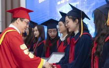 Sinh viên tăng, việc làm giảm?