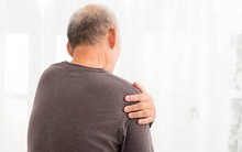 Cụ ông U70 sống chung 9 năm với cơn đau thần kinh sau zona, sụt 20kg: Người sau 60 tuổi phòng ngừa căn bệnh gây đau đớn "không chịu nổi" như thế nào?