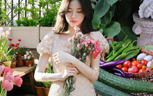 Mới 28 tuổi nhưng cô gái trẻ đã sở hữu khu vườn có đến 50 loại hoa, rau xanh, trái cây đẹp như cổ tích!