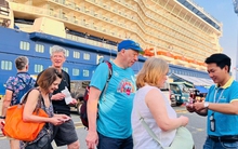 Cú hích từ khách quốc tế