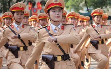 [ẢNH] Những 'bông hồng thép' của lực lượng Công an say mê luyện tập cho lễ diễu binh, diễu hành 30/4/2025