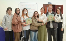 Ca sĩ Bông Mai truyền cảm hứng tới hàng nghìn sinh viên về vẻ đẹp Việt