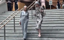 Đại mỹ nữ khi về già sẽ trông thế nào? Câu trả lời nằm trong khoảnh khắc quay lén hot nhất MXH này!