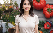 Chỉ 30m² thế nhưng khu vườn sân thượng của người phụ nữ trung niên này có đến 400 loại thực vật tươi tốt!