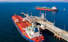 Vị khách ‘sộp’ nhất của Nga có động thái ‘lạ’: Nhiều công ty lớn bất ngờ ngừng mua dầu Nga, chuyện gì đang xảy ra?