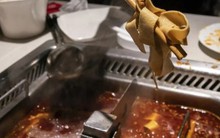 Haidilao xin lỗi sau vụ việc khách tiểu vào nồi lẩu, tuyên bố sẽ bồi thường cho hơn 4.000 thực khách