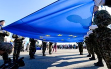 Nội bộ lục đục, châu Âu lún sâu vào khủng hoảng, số phận gói tài chính 800 tỷ euro sẽ ra sao?