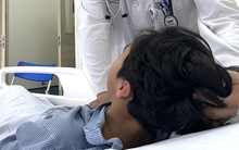 Đang đi đường, bé trai 13 tuổi bất ngờ đột quỵ ngã khuỵu