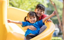 Trẻ thường xuyên ra ngoài chơi và trẻ thích ở nhà, ai thông minh hơn? Câu trả lời sẽ làm bạn bất ngờ